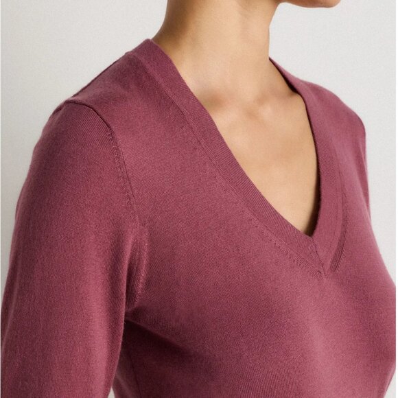 NWT Quince Lightweight Cotton Cashmere V-Neck Sweater, M, Crushed Berry Purple - Picture 4 of 8